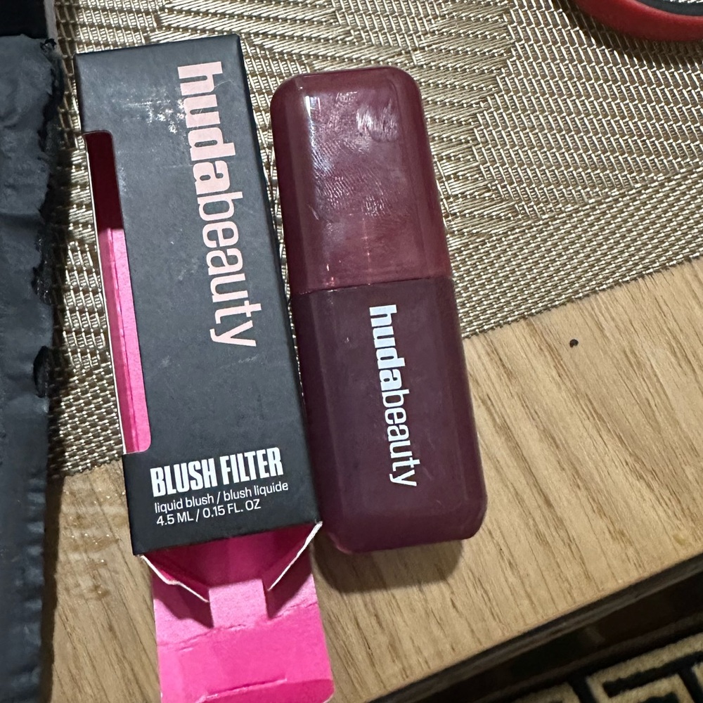 HUDA BEAUTY Blush Filter Liquid Blush - Pink Boxed